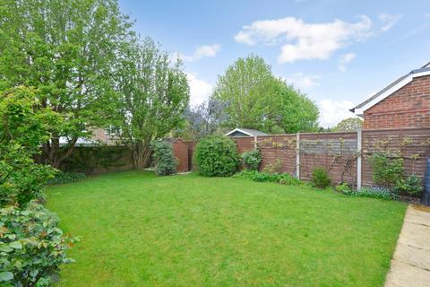25 Admiral Way, Godalming, GU7 1QN