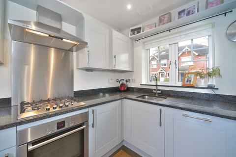 25 Admiral Way, Godalming, GU7 1QN
