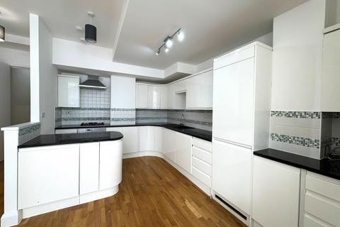 4 bedroom flat to rent, Torriano Avenue, Kentish Town
