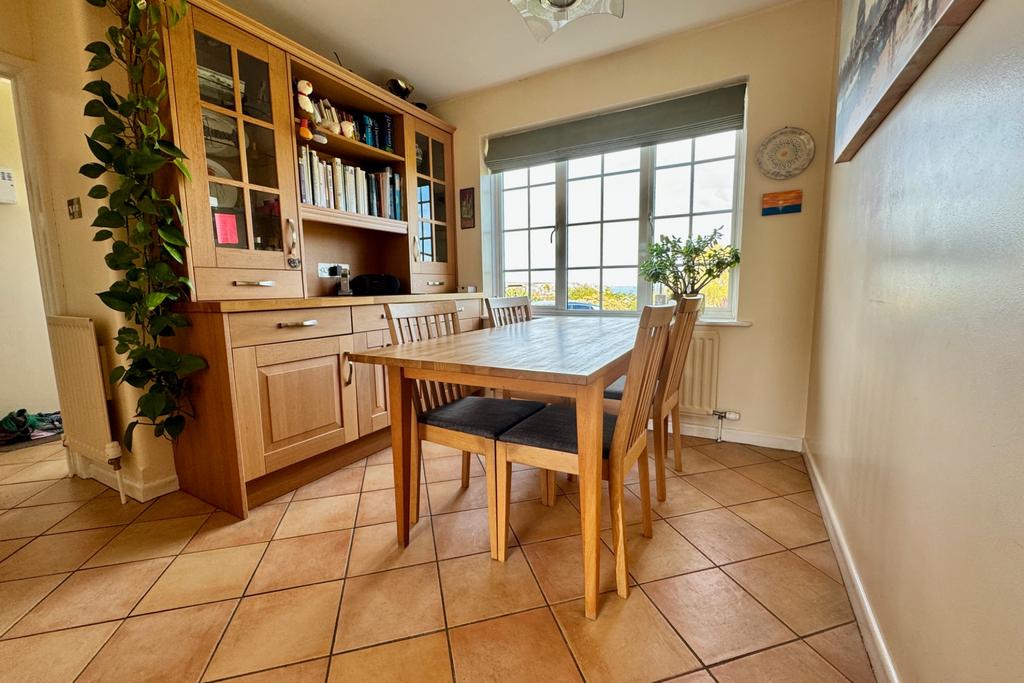 Kitchen (Breakfast Area)