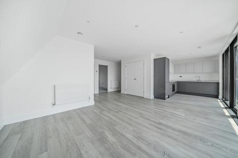 2 bedroom flat to rent, Whiffens Avenue Chatham ME4