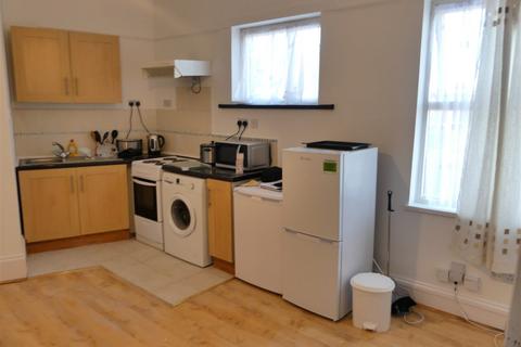 1 bedroom flat to rent, Glebe Road, Bromley, BR1