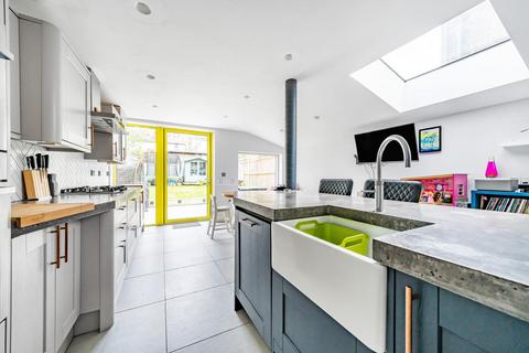 93 Ravenscroft Road, Beckenham, BR3 4TP