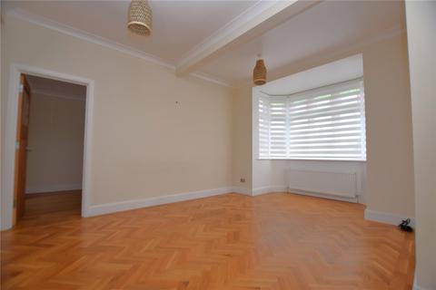 3 bedroom bungalow to rent, Tolworth Gardens, Romford, RM6