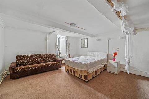 1 bedroom flat for sale, Norman Road, Leytonstone E11