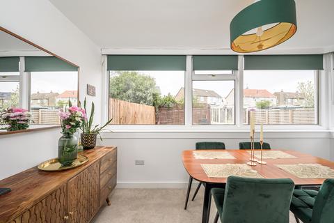 147 Broomhall Crescent, Edinburgh, EH12 7PJ