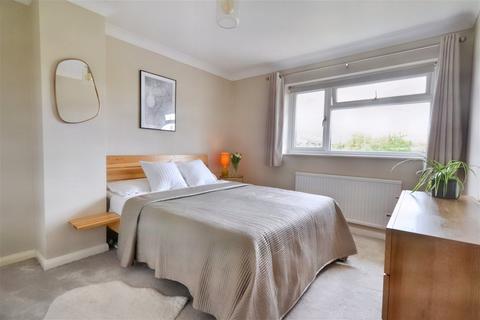 17 Dolphin Close, Linton, Cambridge, CB21 4XA