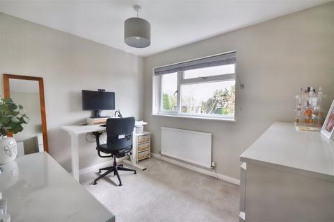 17 Dolphin Close, Linton, Cambridge, CB21 4XA