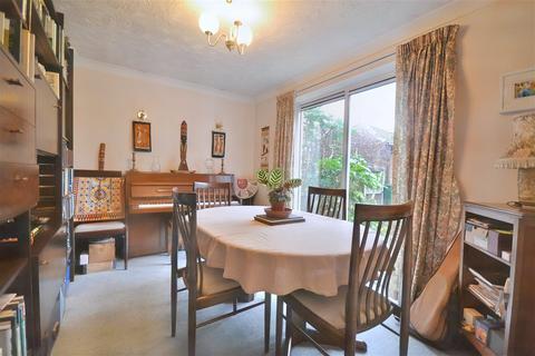 2 Barley Way, Linton, Cambridge, CB21 4YN