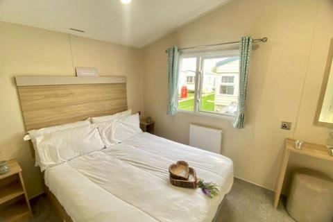 2 bedroom static caravan for sale, Felixstowe Beach, , Walton Avenue IP11