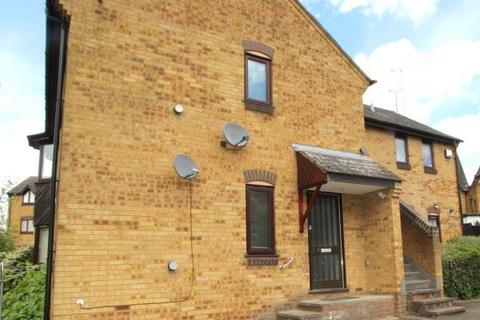Triplex to rent, Forsyth Court, Badgers Close, Harrow