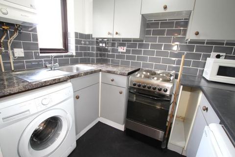 Triplex to rent, Forsyth Court, Badgers Close, Harrow