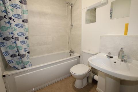Triplex to rent, Forsyth Court, Badgers Close, Harrow