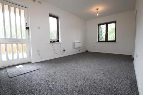 Triplex to rent, Forsyth Court, Badgers Close, Harrow