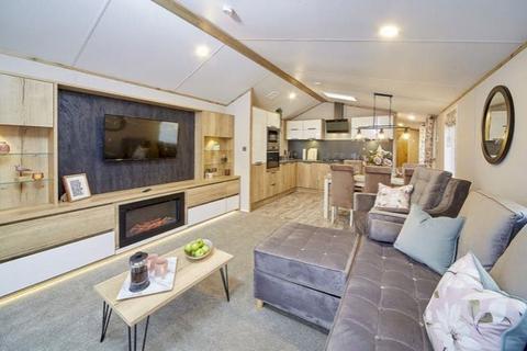 2 bedroom static caravan for sale, Felixstowe Beach, Walton Avenue IP11