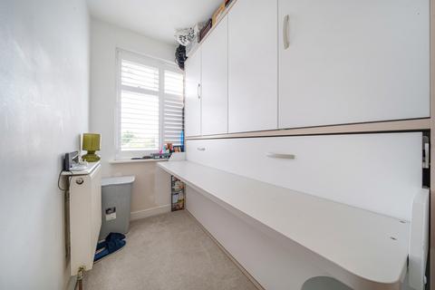 8 Waverley Close, Hayes, UB3 4AJ