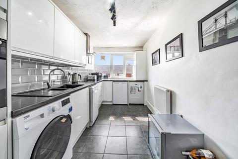 2 bedroom flat for sale, Banbury Street, Battersea