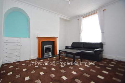 2 bedroom end of terrace house to rent, Beechwood Row, Burley LS4