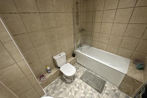 2 bedroom flat to rent, Wilmslow Road, Manchester, M20
