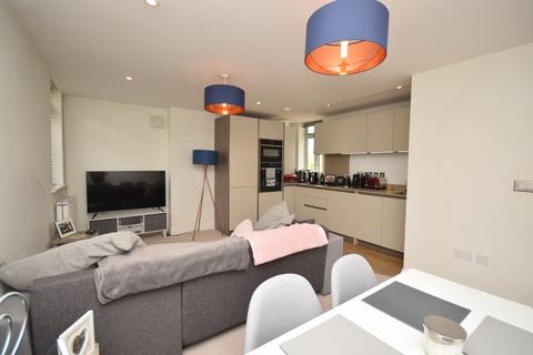 2 bedroom flat to rent, Arden Grove, Harpenden AL5