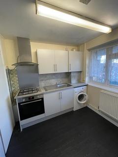 2 bedroom apartment to rent, Vineyards, Feltham TW13
