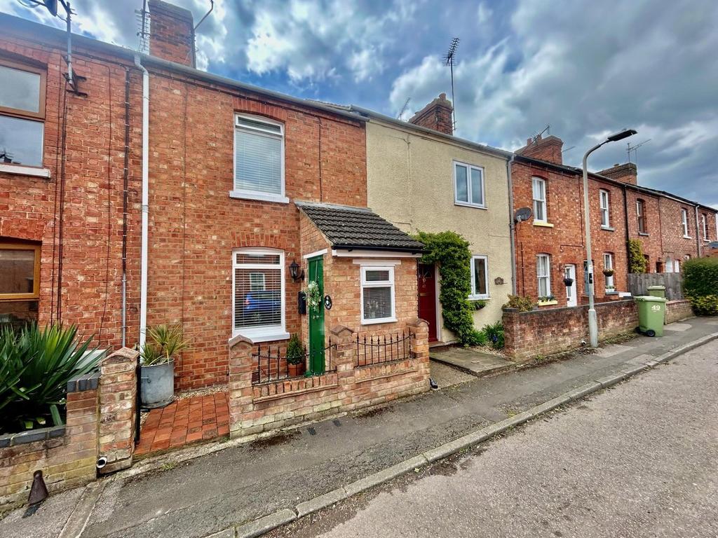 Greenfield Road, Newport Pagnell, MK16 2 bed terraced house for sale