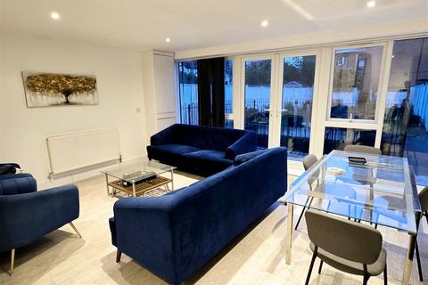 5 bedroom flat to rent, Mitcham Road, London SW17
