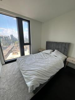 2 bedroom flat to rent, Bondway