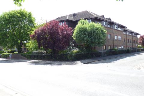 1 bedroom flat for sale, Waldegrave Gardens, Upminster RM14