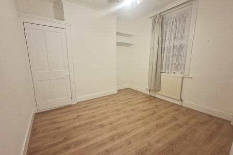 1 bedroom flat to rent, Thorold Road, Ilford, Essex, IG1