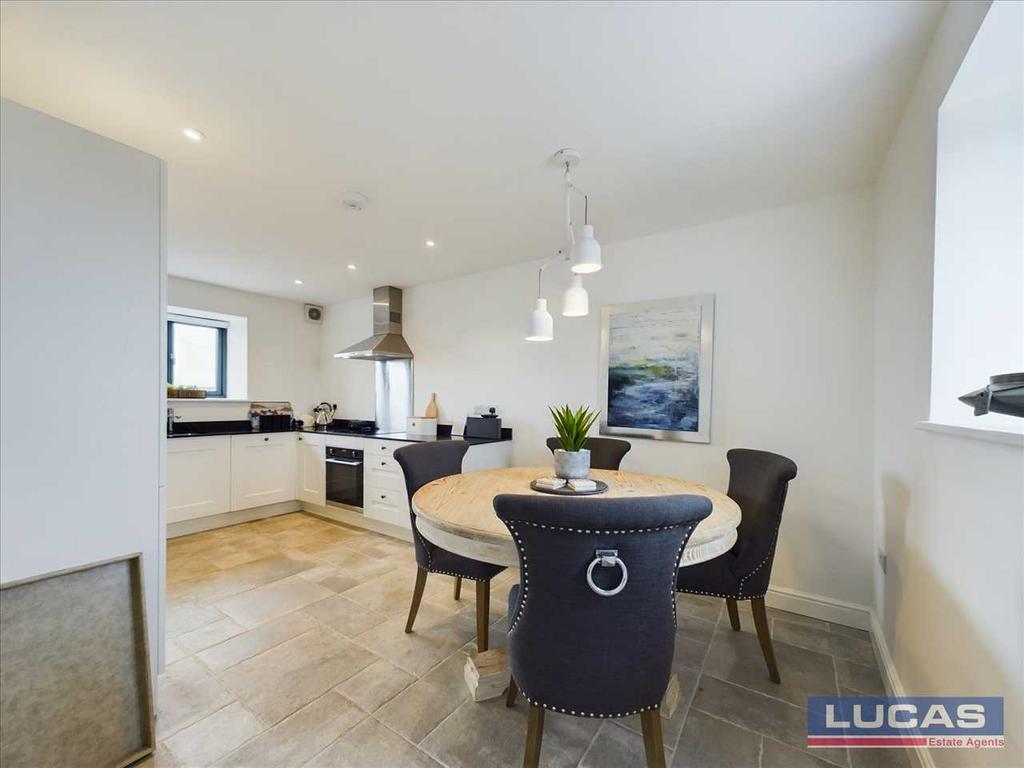 Kitchen/Dinming Area