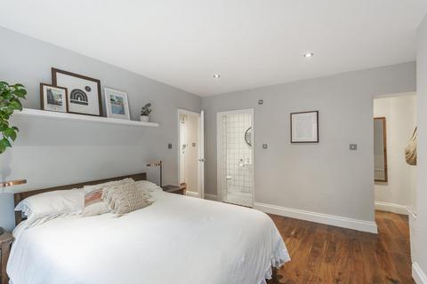 2 bedroom flat for sale, Culverden Road, Balham