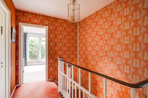 5 View Close, London, N6 4DD