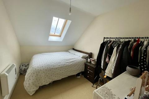 2 bedroom flat to rent, 10 Neighbourhood Centre, Northfield Farm Lane, Witney, OX28 1UD