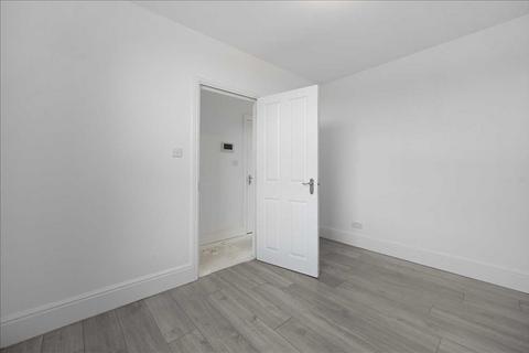 2 bedroom apartment to rent, Flat 2, 637A Garratt Lane, London