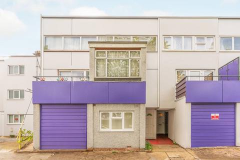3 bedroom flat for sale, Brecon Close, Mitcham, CR4
