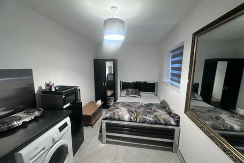 1 bedroom flat to rent, Annex Studio To Let - HP12