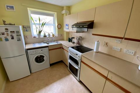 2 bedroom ground floor flat for sale, Arnoldfield Court, Gonerby Hill Foot, Grantham, NG31