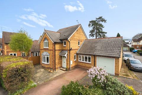3 bedroom detached house for sale, Candlerush Close, Woking, GU22
