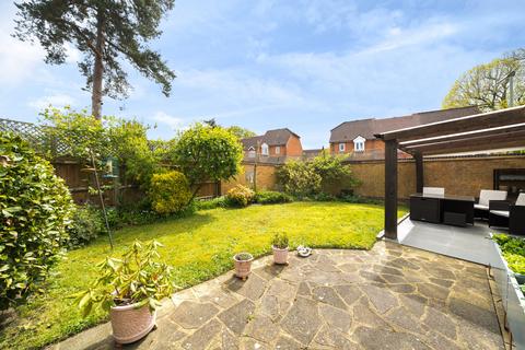 1 Candlerush Close, Woking, GU22 8AT