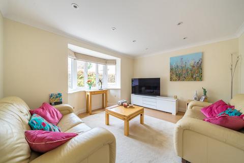 1 Candlerush Close, Woking, GU22 8AT