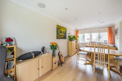1 Candlerush Close, Woking, GU22 8AT