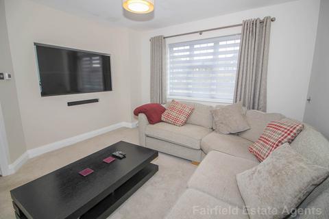 3 bedroom semi-detached house to rent, Oaklands Avenue, Oxhey Hall