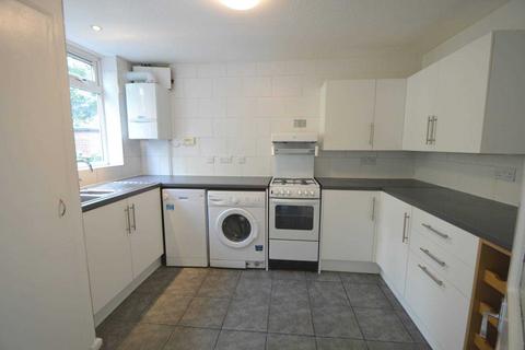 3 bedroom terraced house to rent, ADDLESTONE
