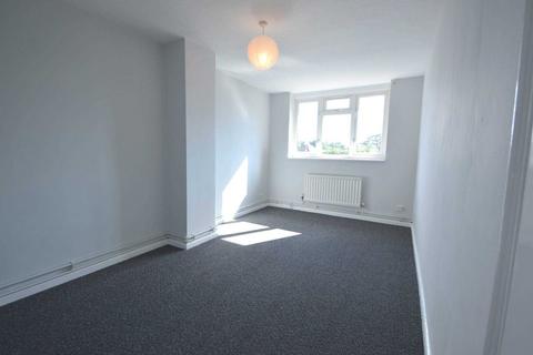 3 bedroom terraced house to rent, ADDLESTONE