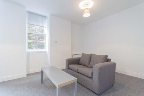 2 bedroom flat to rent, 2115L – Paisley Close, High Street, Edinburgh, EH1 1SP