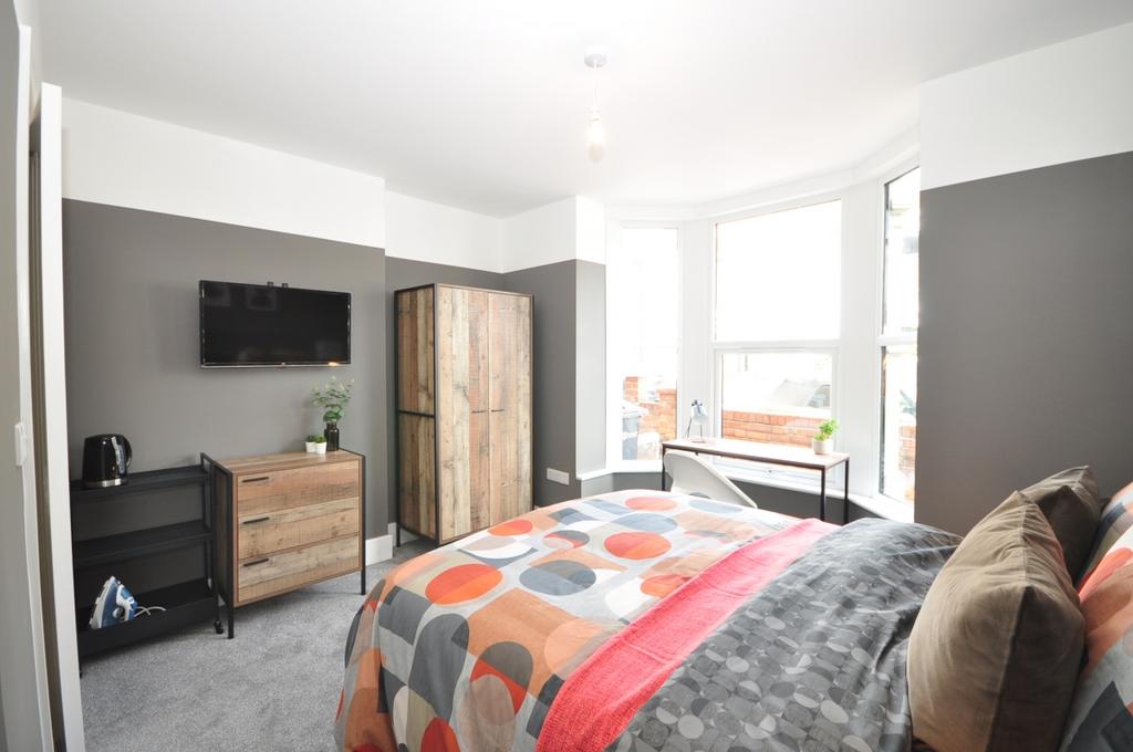 Farlington Road Portsmouth PO2 1 bed in a house share to rent £740