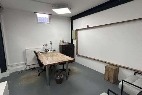 Warehouse to rent, Green Lanes, London N16