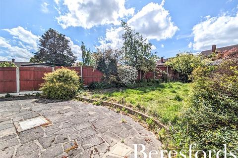 57 Amersham Road, Romford, RM3 9HX