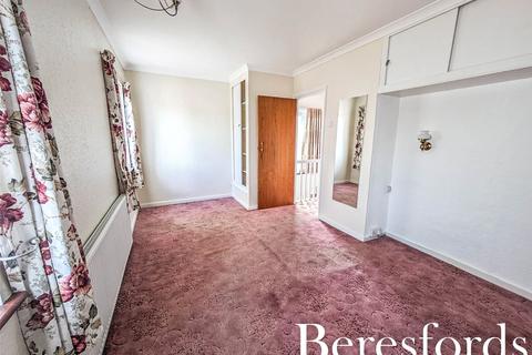 57 Amersham Road, Romford, RM3 9HX